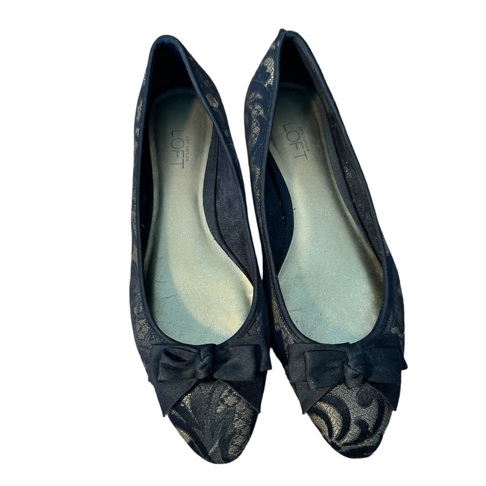 Ann Taylor Loft ballet black and gold bow flats in size 8.5
